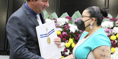 Imagem em Sessão solene saúde e titulo cidadão MT