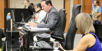 Imagem em Sessão solene saúde e titulo cidadão MT