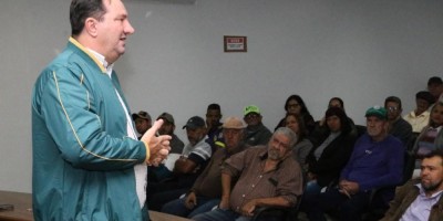 Imagem em Reunião com Agricultores e Agricultoras de Campo Verde.