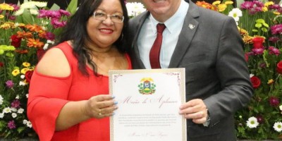 Imagem em Entrega de Títulos Cidadão MT, medalha Lucíola Zanirato e Moções de Aplausos.