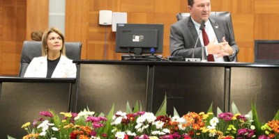 Imagem em Entrega de Títulos Cidadão MT, medalha Lucíola Zanirato e Moções de Aplausos.