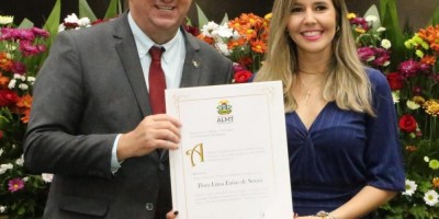 Imagem em Entrega de Títulos Cidadão MT, medalha Lucíola Zanirato e Moções de Aplausos.