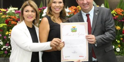 Imagem em Entrega de Títulos Cidadão MT, medalha Lucíola Zanirato e Moções de Aplausos.