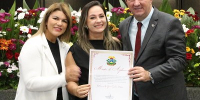 Imagem em Entrega de Títulos Cidadão MT, medalha Lucíola Zanirato e Moções de Aplausos.