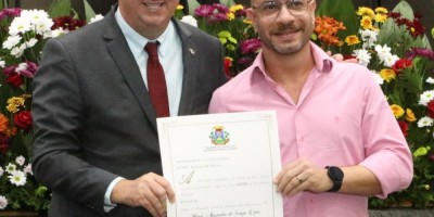 Imagem em Entrega de Títulos Cidadão MT, medalha Lucíola Zanirato e Moções de Aplausos.