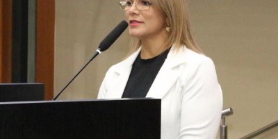 Imagem em Entrega de Títulos Cidadão MT, medalha Lucíola Zanirato e Moções de Aplausos.