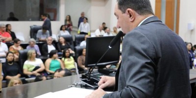 Imagem em Entrega de Títulos Cidadão MT, medalha Lucíola Zanirato e Moções de Aplausos.