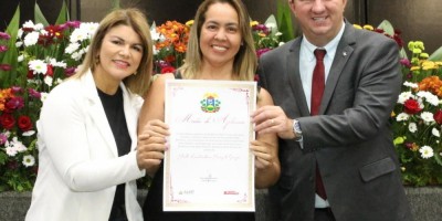 Imagem em Entrega de Títulos Cidadão MT, medalha Lucíola Zanirato e Moções de Aplausos.