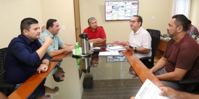 Imagem em Reunião na Câmara Municipal de Tabaporã.