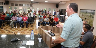 Imagem em Reunião na Câmara Municipal de Tabaporã.