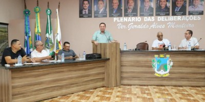 Imagem em Reunião na Câmara Municipal de Tabaporã.