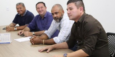 Imagem em Reunião na Câmara Municipal de Feliz Natal.