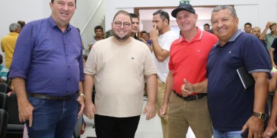 Imagem em Reunião na Câmara Municipal de Feliz Natal.