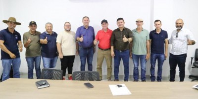 Imagem em Reunião na Câmara Municipal de Feliz Natal.