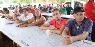 Imagem em Entrega de Títulos Rurais em Nova Ubiratã (Cedro Rosa).