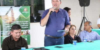 Imagem em Entrega de Títulos Rurais em Nova Ubiratã (Cedro Rosa).