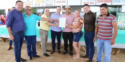 Imagem em Entrega de Títulos Rurais em Nova Ubiratã (Cedro Rosa).