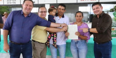 Imagem em Entrega de Títulos Rurais em Nova Ubiratã (Cedro Rosa).