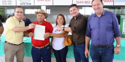 Imagem em Entrega de Títulos Rurais em Nova Ubiratã (Cedro Rosa).