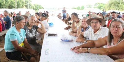 Imagem em Entrega de Títulos Rurais em Nova Ubiratã (Cedro Rosa).