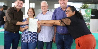 Imagem em Entrega de Títulos Rurais em Nova Ubiratã (Cedro Rosa).