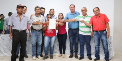 Imagem em Entrega de Títulos Rurais em São José do Rio Claro.