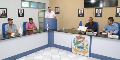 Imagem em Reunião na Câmara Municipal de Nova Brasilândia.