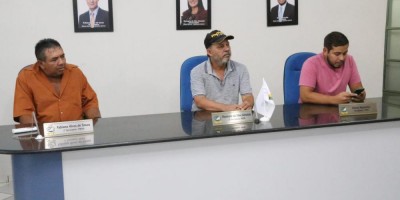 Imagem em Reunião na Câmara Municipal de Nova Brasilândia.