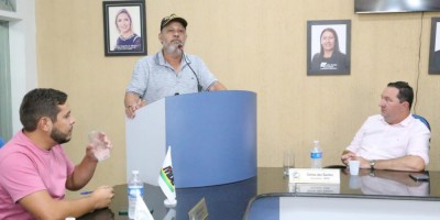 Imagem em Reunião na Câmara Municipal de Nova Brasilândia.