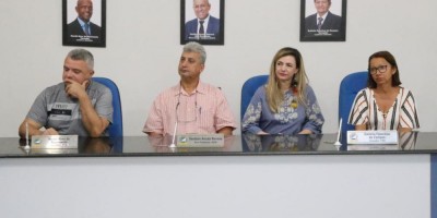 Imagem em Reunião na Câmara Municipal de Nova Brasilândia.