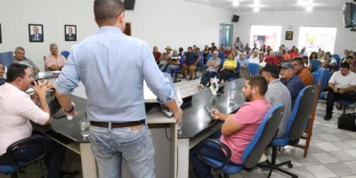 Imagem em Reunião na Câmara Municipal de Nova Brasilândia.