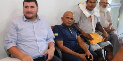 Imagem em Reunião na Câmara Municipal de Santa Terezinha.