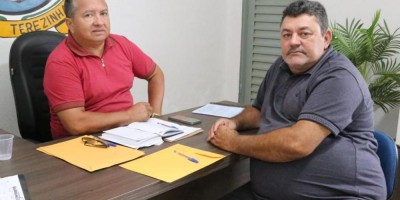 Imagem em Reunião na Câmara Municipal de Santa Terezinha.