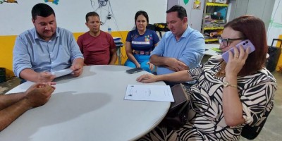 Imagem em Reunião na Câmara Municipal de Santa Terezinha.