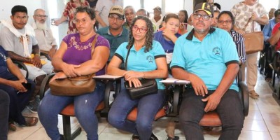 Imagem em Reunião na Câmara Municipal de Santa Terezinha.