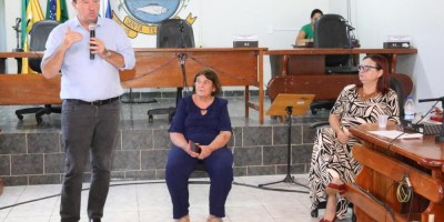Imagem em Reunião na Câmara Municipal de Santa Terezinha.