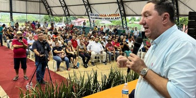 Imagem em Entrega de Títulos Rurais em Cáceres, Assentamento Sadia.