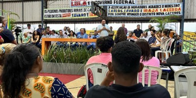 Imagem em Entrega de Títulos Rurais em Cáceres, Assentamento Sadia.