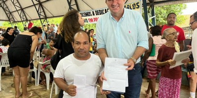 Imagem em Entrega de Títulos Rurais em Cáceres, Assentamento Sadia.