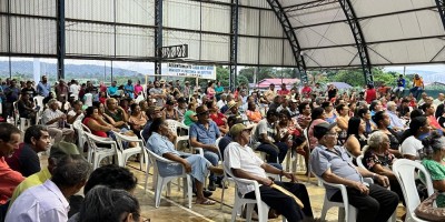 Imagem em Entrega de Títulos Rurais em Cáceres, Assentamento Sadia.