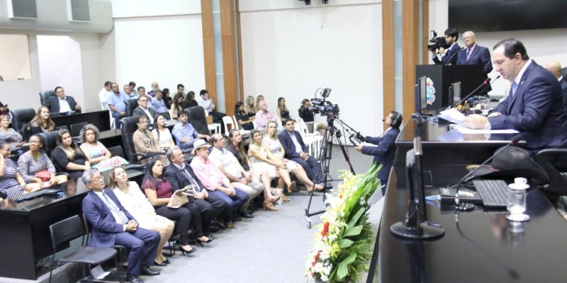 Barranco entrega novos títulos de cidadão mato-grossense