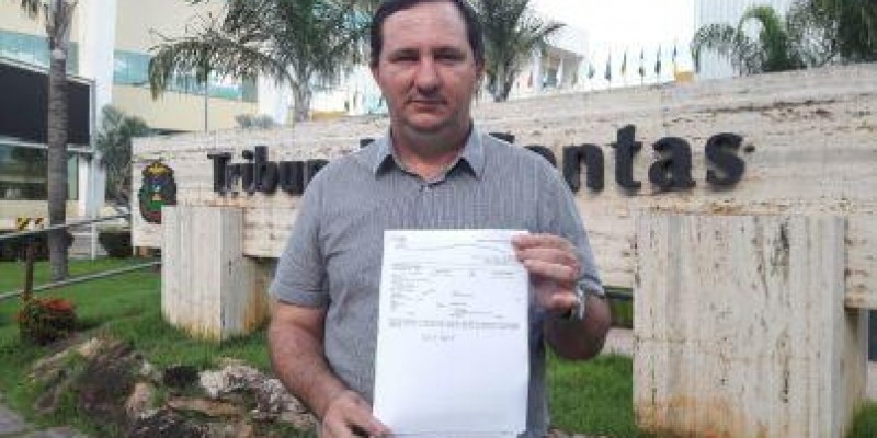 Valdir Barranco protocola denúncia no TCE contra Pedro Taques