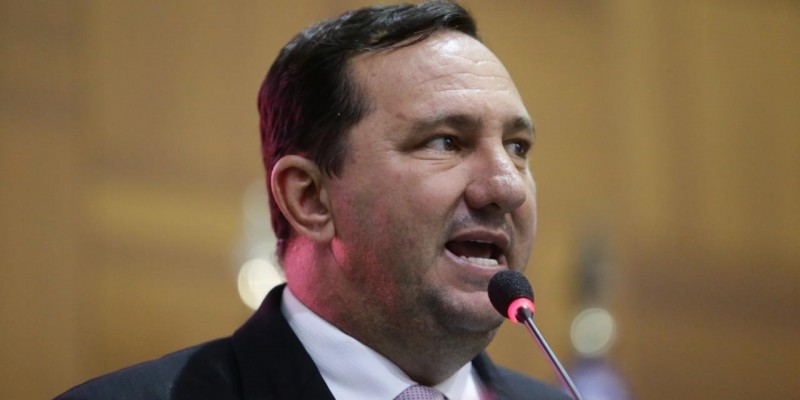 Deputado homenageia 40 anos do PT e alfineta Bolsonaro