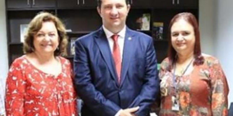 PT fecha aliança com PCdoB para disputar vaga no senado