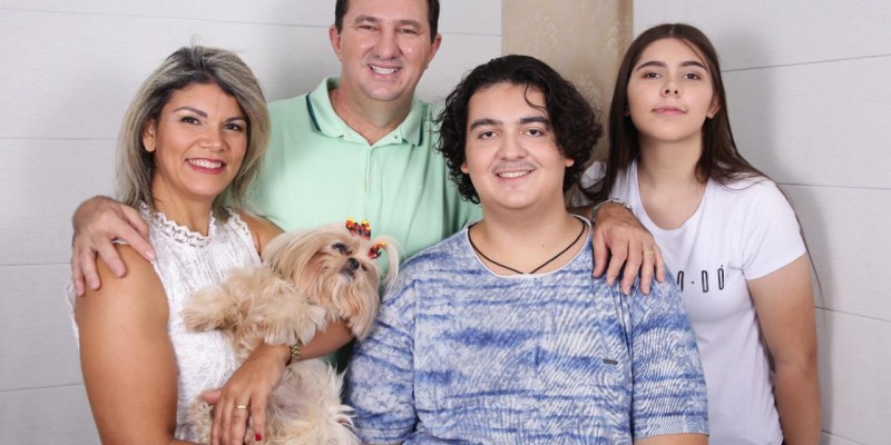 Filha mais nova de deputado testa positivo para Covid-19