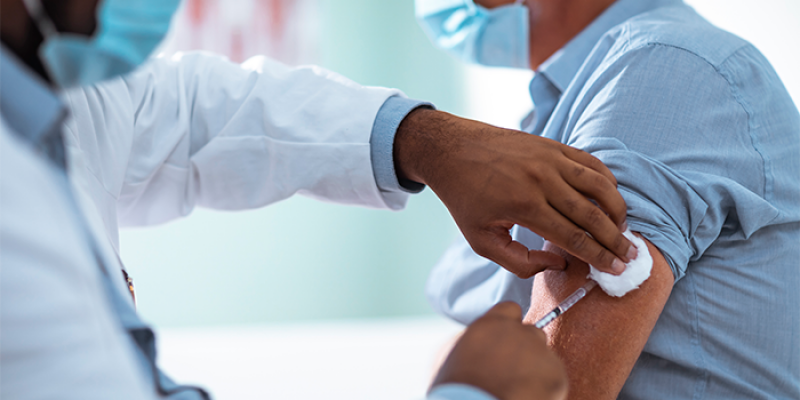 Projetos incluem professores, agricultores e feirantes em grupo prioritário para vacinação contra a Covid-19