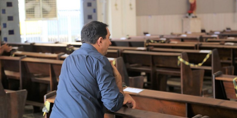 Após um mês internado, deputado acorda bem