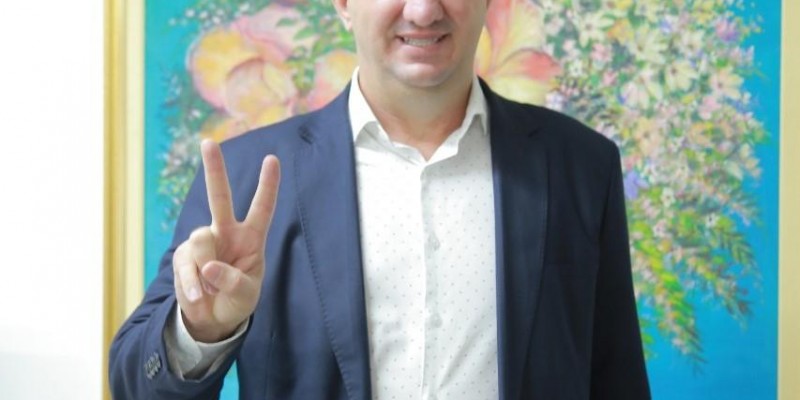 Falando e conversando, deputado Barranco segue melhorando da Covid-19