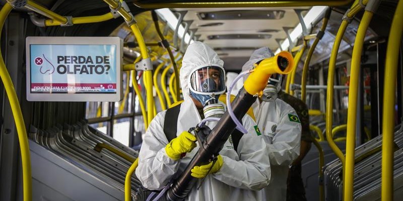 Leis que obrigam a desinfecção e limpeza dos ônibus e prorrogam a validade de documentos comemoram um ano