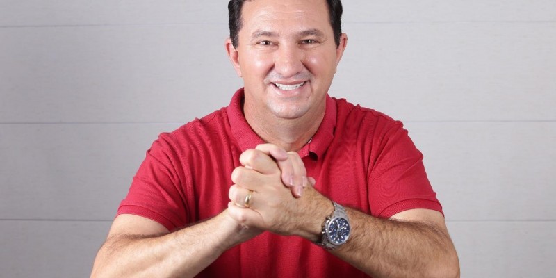 Após 52 dias internado, deputado recebe alta de UTI